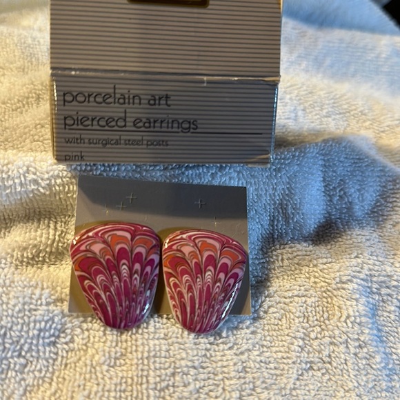 Avon 1991 Vintage Pink Porcelain Art pierced earrings - Picture 1 of 4